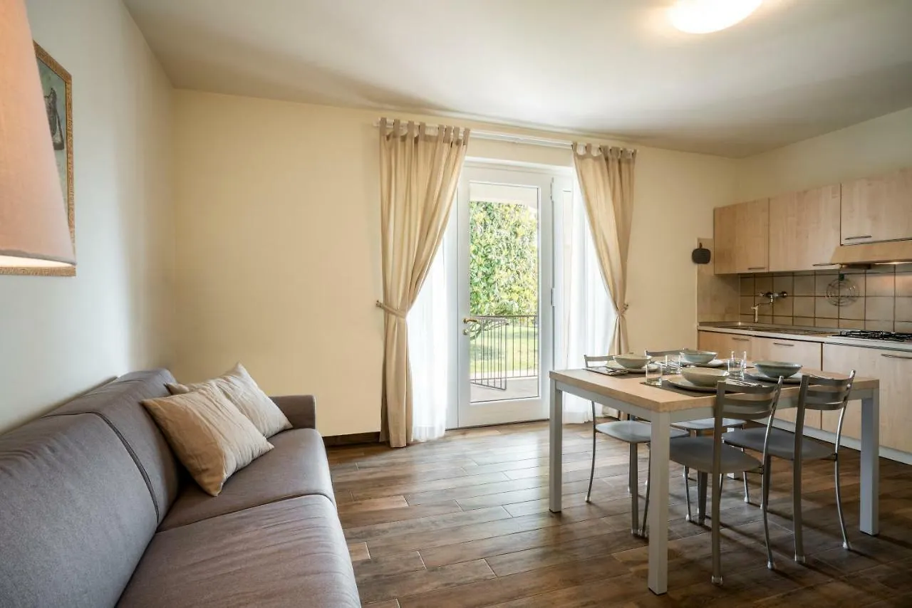 ** מלון דירות סירמיונה Residence Bianca איטליה