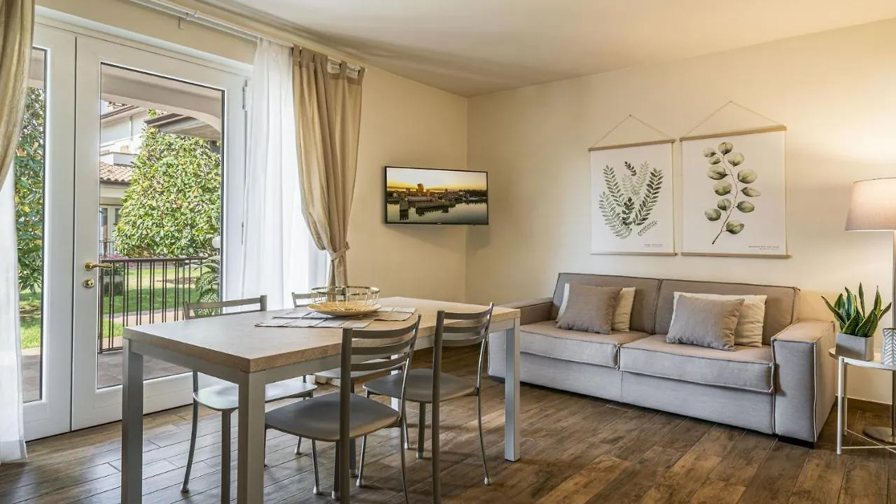 סירמיונה Residence Bianca מלון דירות